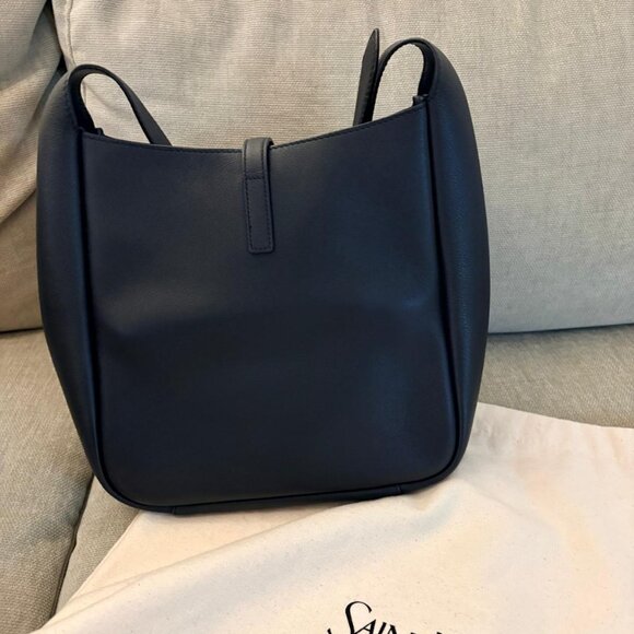 SAINT LAURENT - LE 5 À 7 supple small IN GRAINED LEATHER BLACK BAG- LIKE NEW - Picture 4 of 10